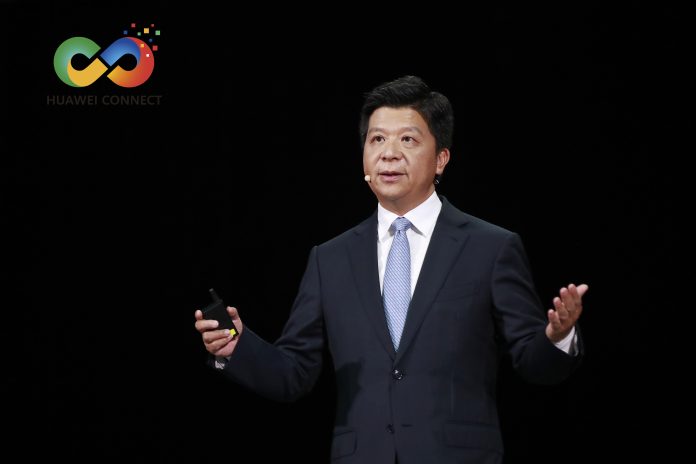 Guo Ping delivers a keynote speech-min (1)