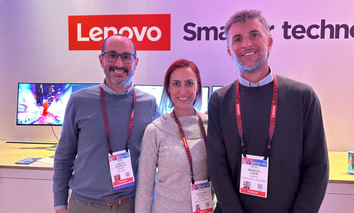 Carlos Zorrilla, Adriana Rivas y Manuel Coen de Lenovo