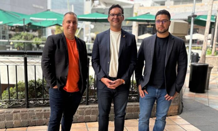 Pedro Pérez, Germán Patiño y Yerko Muñoz, de Lumu Technologies.