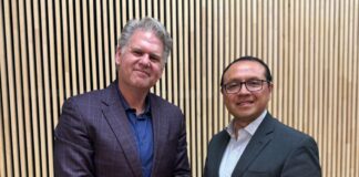 Keith Strier, Senior Vice President, Global AI Markets; e Hiram Monroy, Senior Commercial Manager for Spanish Latin America; de AMD.