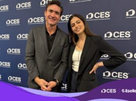 John-Kelley, Vicepresidente de CES y Director de la Exposición, y Grace Venes-Escaffi, Specialist, CES & Industry Communications