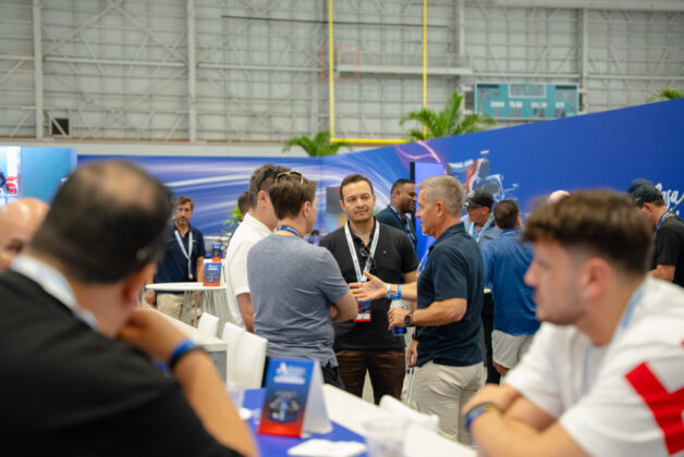 Networking durante Adistec Connect F1 Experience.