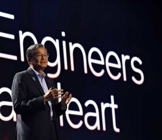 El CEO de Intel, Lip-Bu Tan, brinda su charla plenaria en Computex 2026 en Taipei - Taiwan.