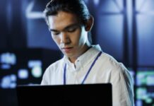 Campañas ClickFix: Malware disfrazado de archivos de audio burla la seguridad Threat Insights Report.