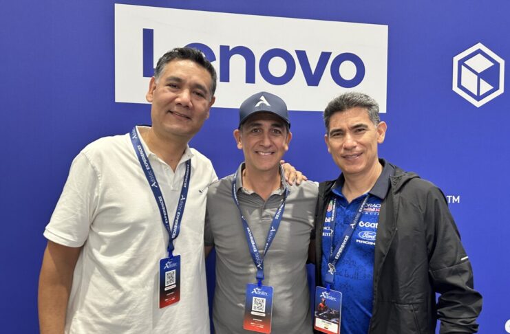 Equipo de Lenovo durante Adistec Connect F1 Experience.