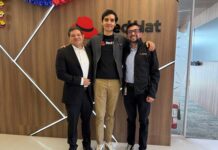 Juan Naranjo, Julio Edel Angulo y Jorge Niño, de Red Hat.