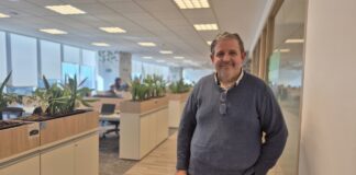 Hernán Neirotti, de Schneider Electric: «Darles a los clientes una solución llave en mano es fundamental» Hernán Neirotti, de Schneider Electric, en las oficinas de la compañía en Buenos Aires.